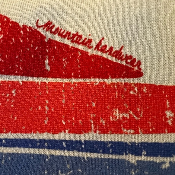 Mountain Hardwear women’s Cream Hoodie with Red and Blue Graphic size large - Picture 10 of 12